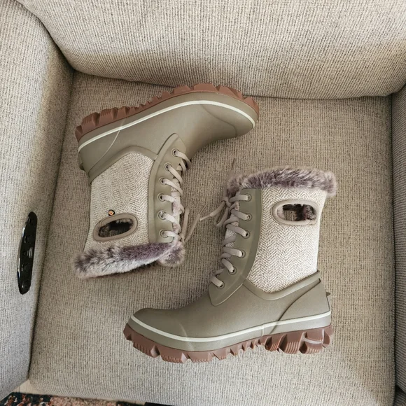 Bogs Arcata Waterproof Snow Boots - Picture 2 of 8